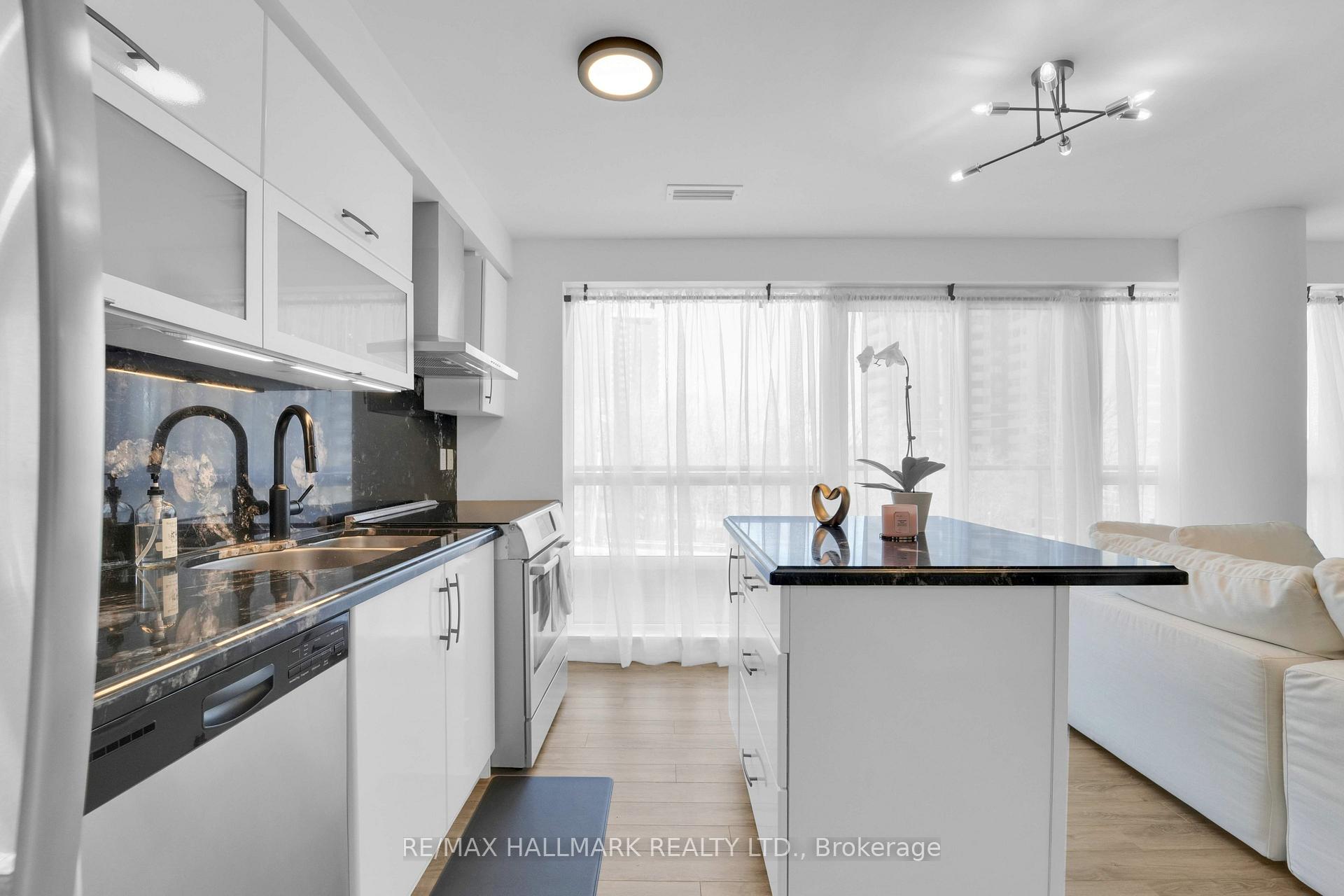 Photo 8 of Unit 207, 2015 Sheppard Avenue E, North York, Henry Farm — HOMEH