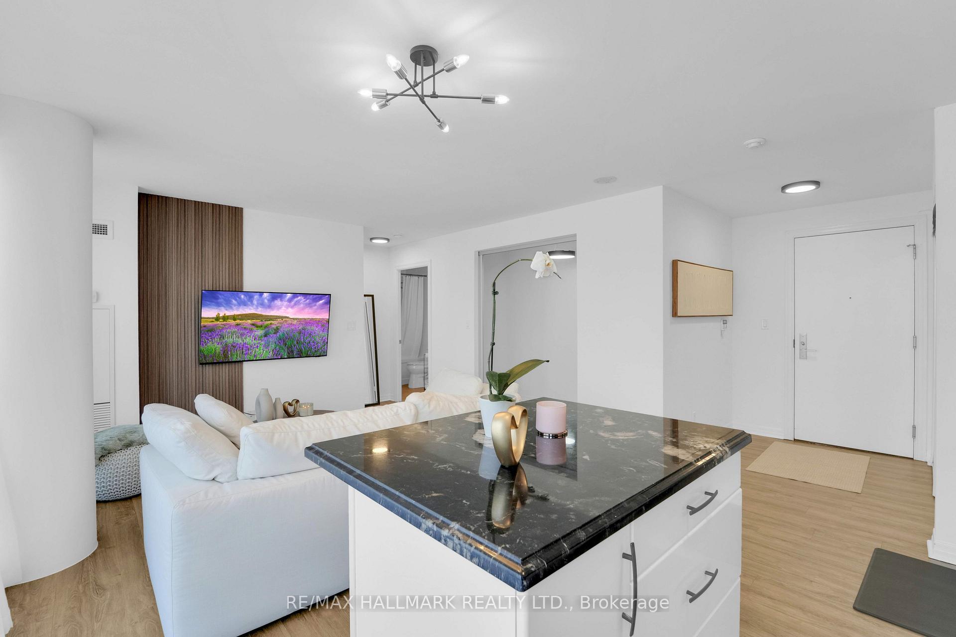 Photo 9 of Unit 207, 2015 Sheppard Avenue E, North York, Henry Farm — HOMEH