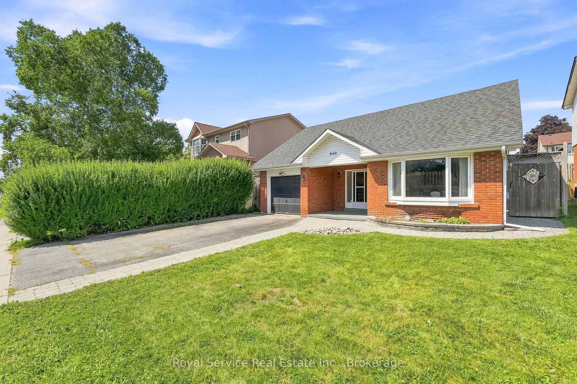 Photo 2 of 640 Hillcroft Street, Oshawa, Eastdale — HOMEH