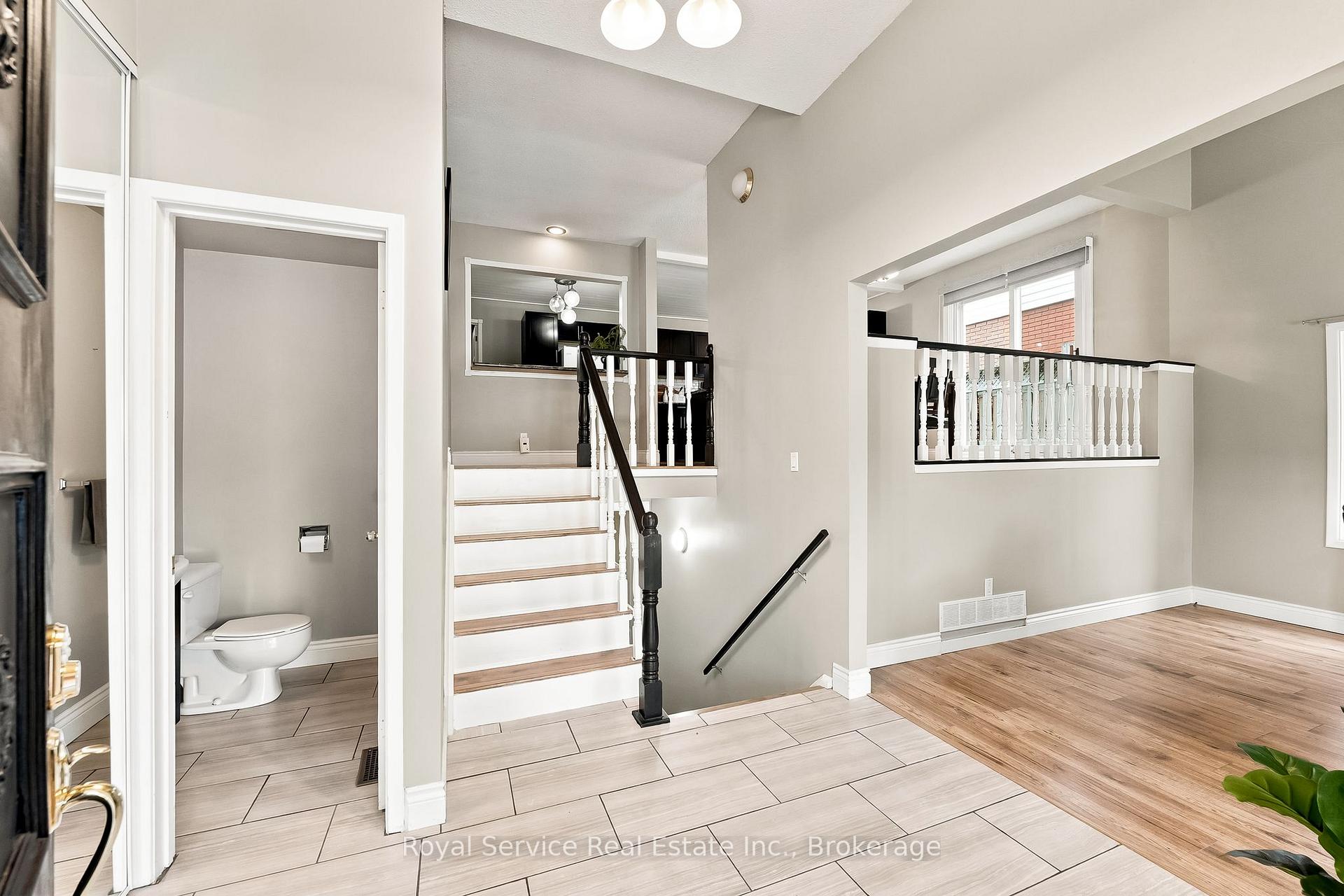 Photo 4 of 640 Hillcroft Street, Oshawa, Eastdale — HOMEH