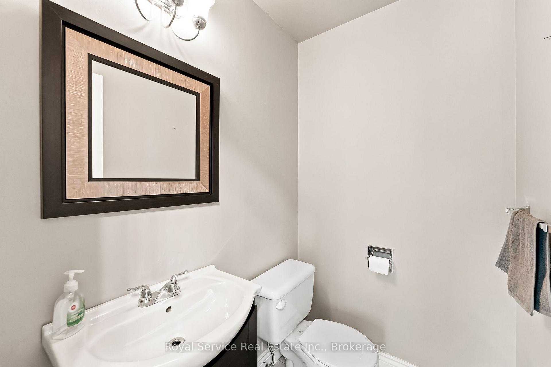 Photo 5 of 640 Hillcroft Street, Oshawa, Eastdale — HOMEH