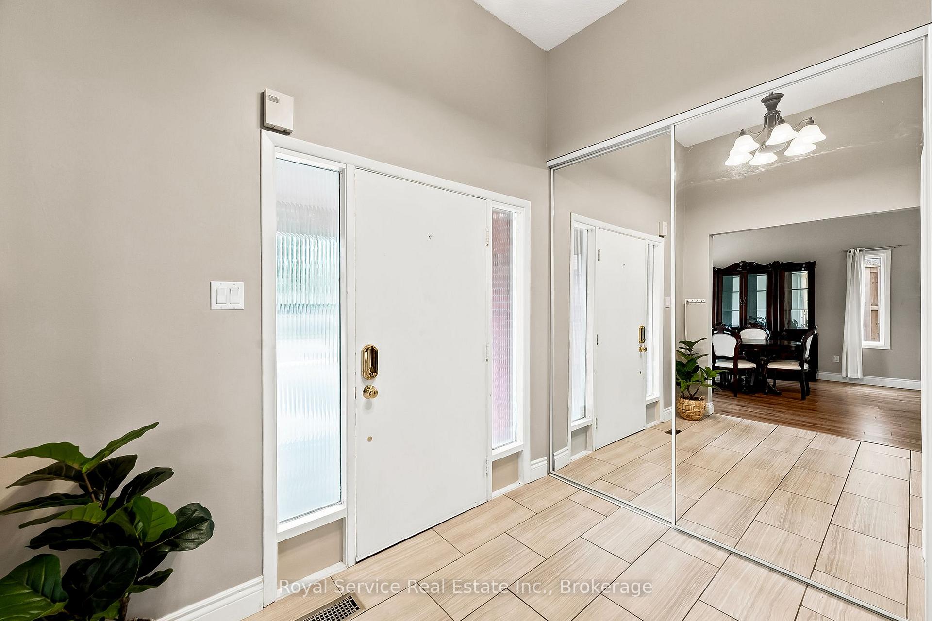 Photo 6 of 640 Hillcroft Street, Oshawa, Eastdale — HOMEH