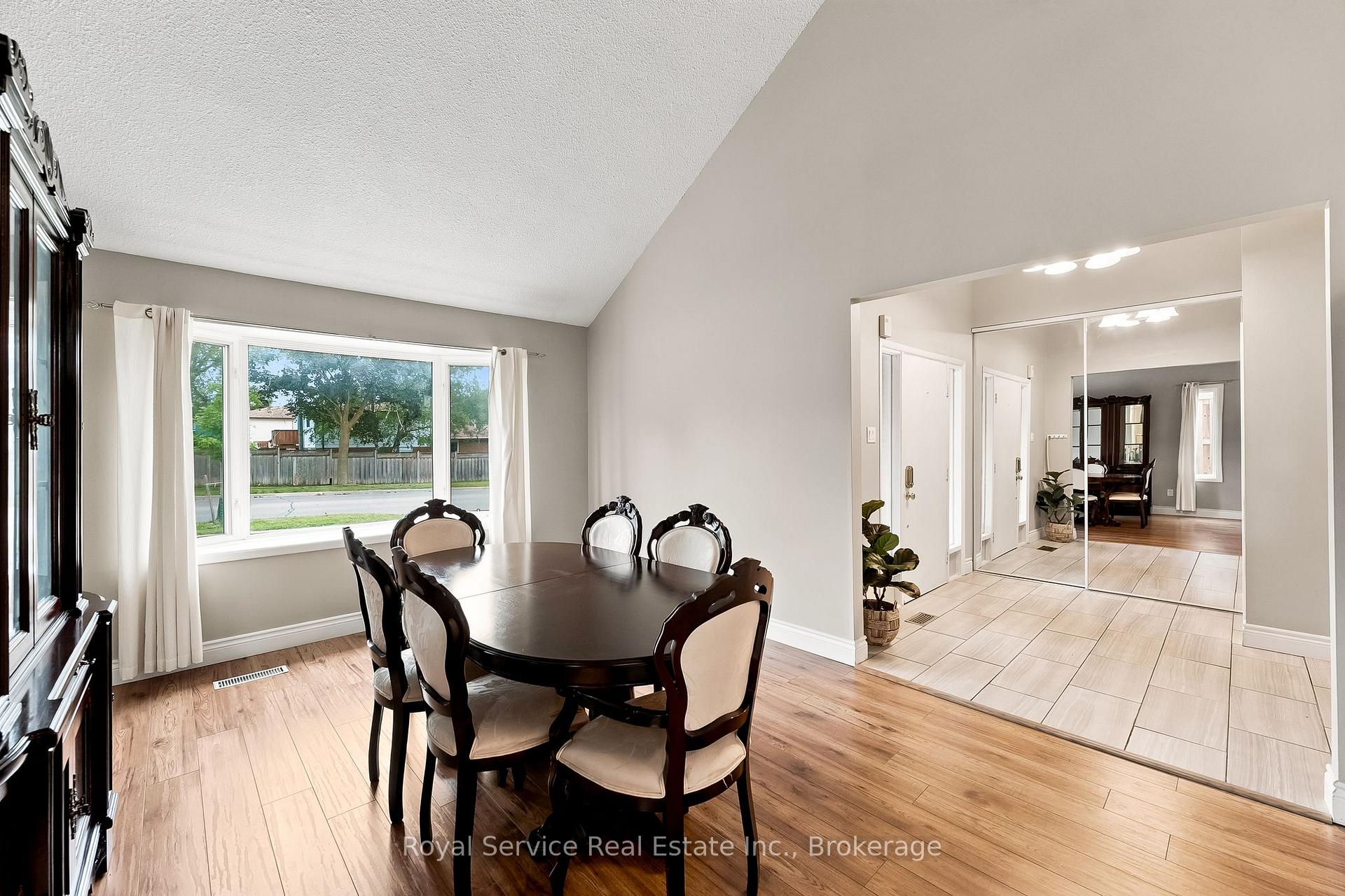 Photo 8 of 640 Hillcroft Street, Oshawa, Eastdale — HOMEH