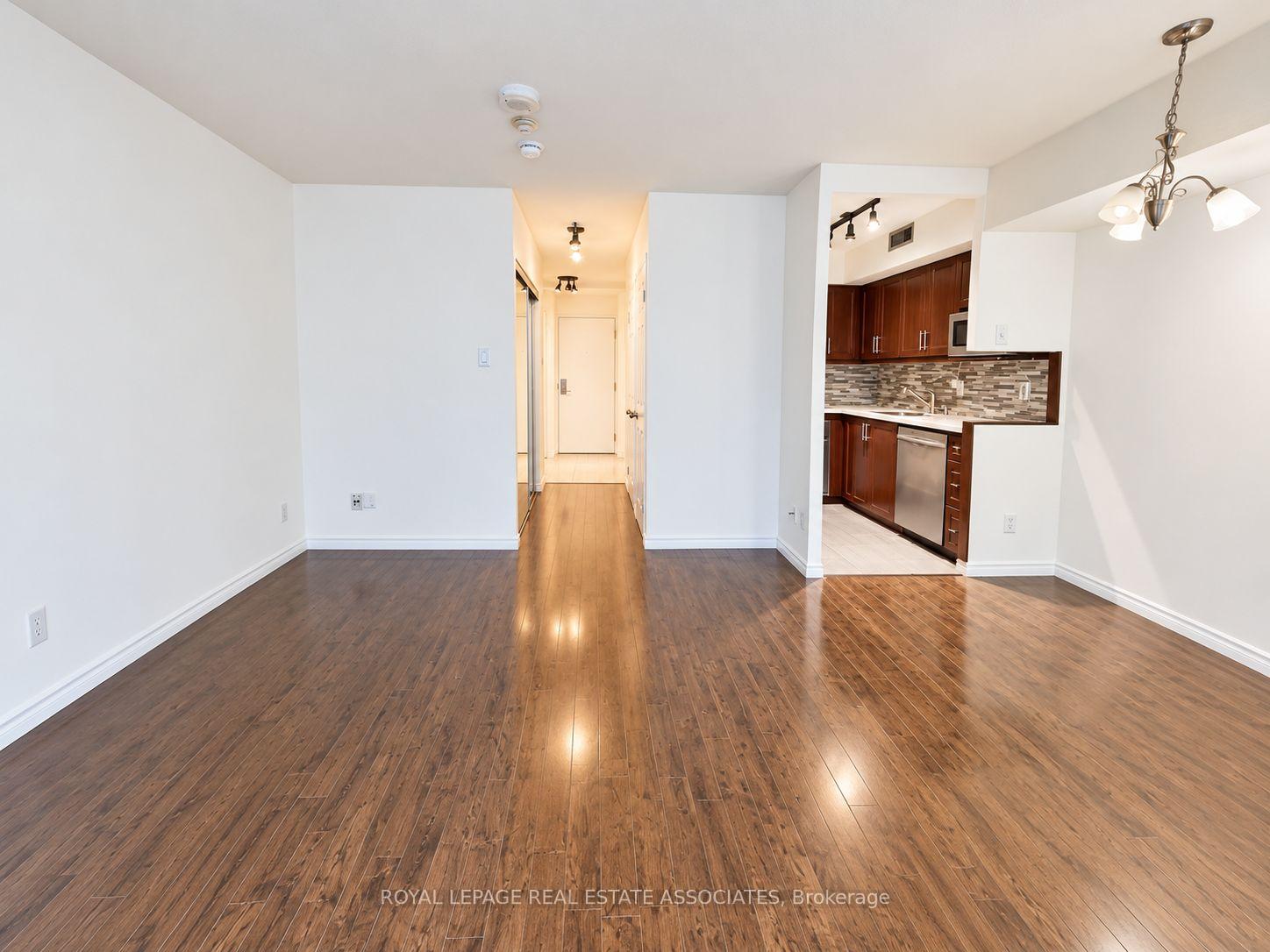 Photo 4 of Unit 1805, 55 Centre Avenue, Toronto, Bay Street Corridor — HOMEH