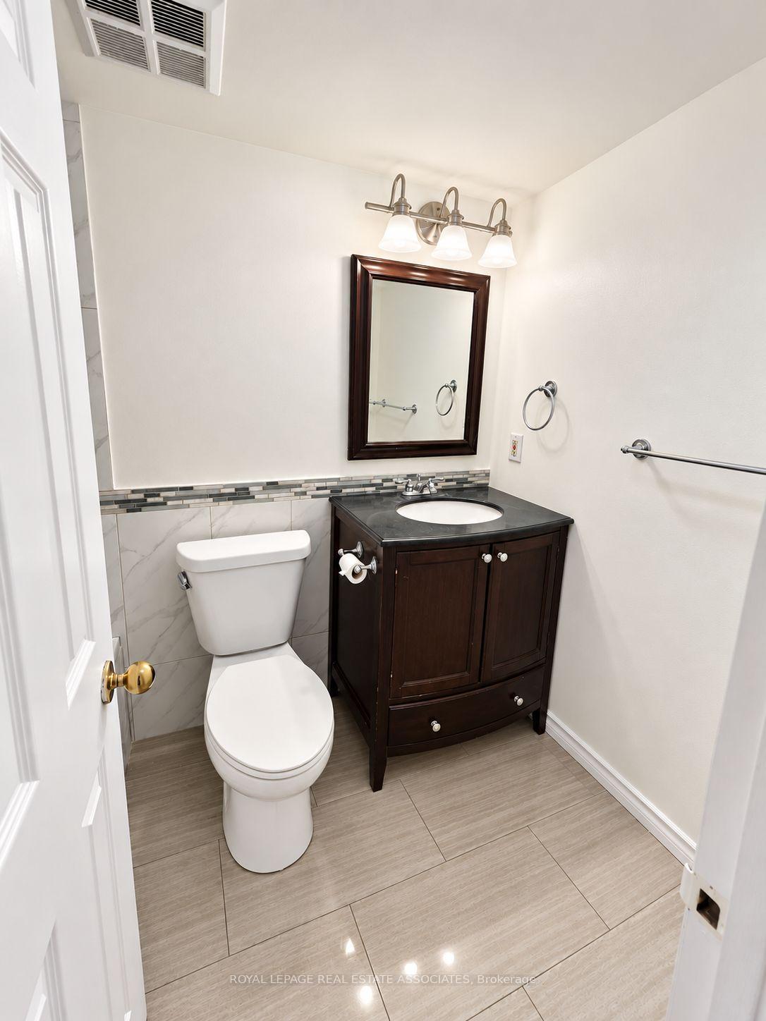 Photo 10 of Unit 1805, 55 Centre Avenue, Toronto, Bay Street Corridor — HOMEH