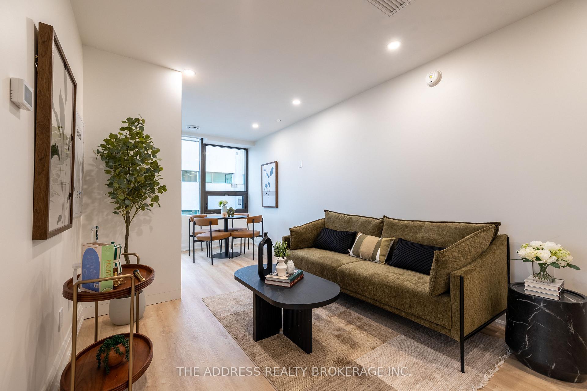 Photo 6 of Unit 710, 40 King Street W, Oshawa, Central — HOMEH