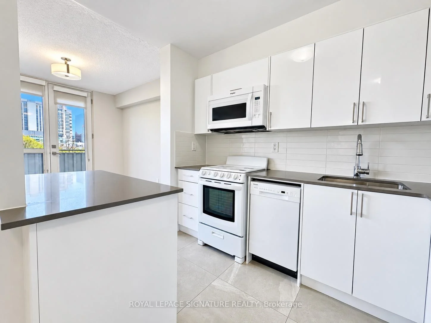 Photo 3 of Unit 2008, 666 Spadina Avenue, Toronto, University — HOMEH