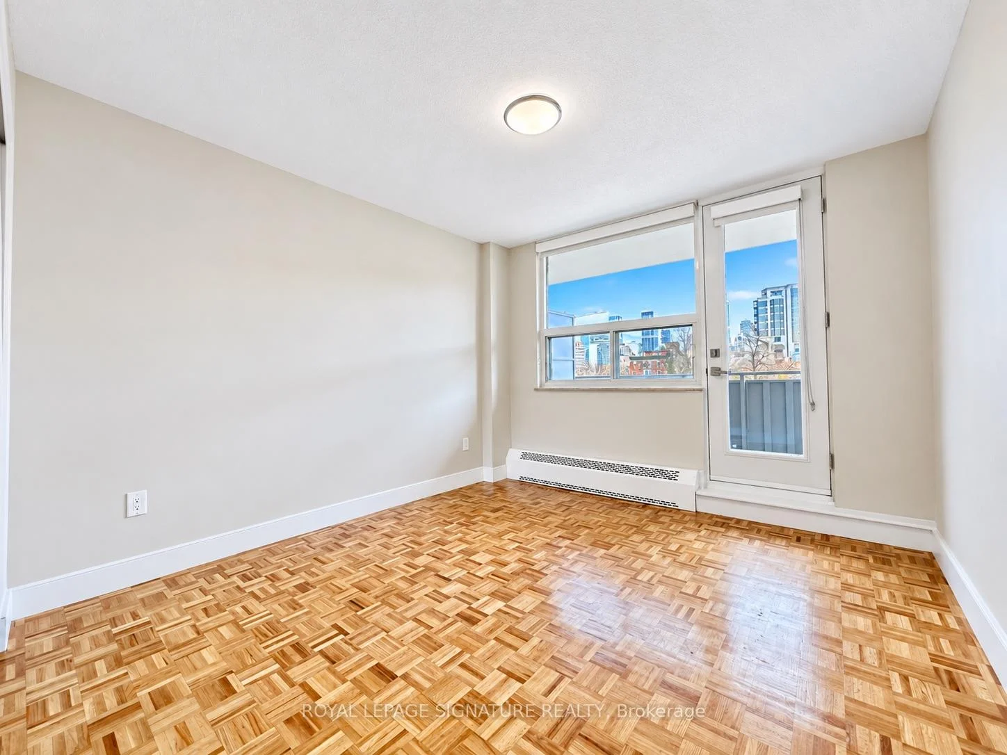 Photo 4 of Unit 2008, 666 Spadina Avenue, Toronto, University — HOMEH