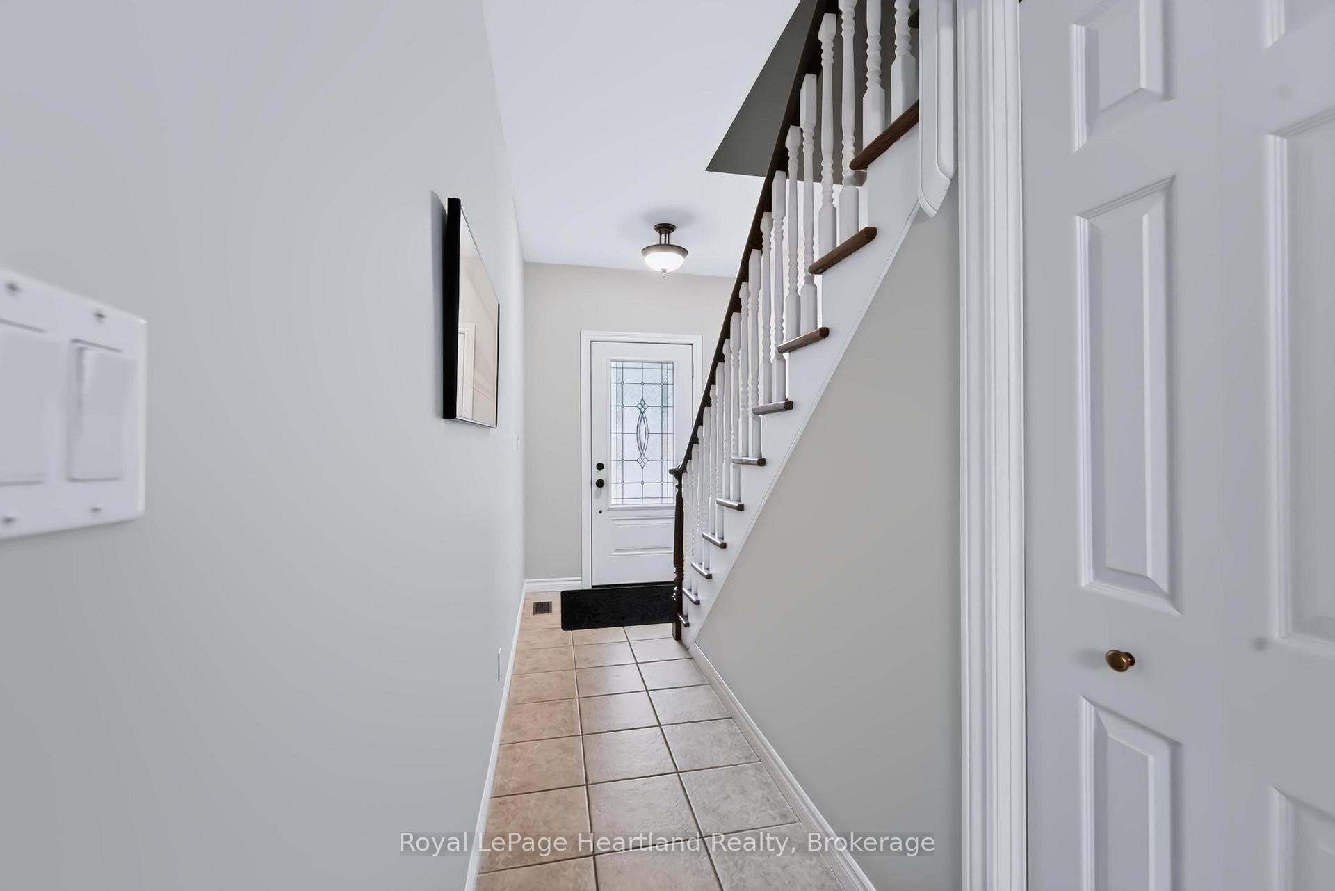 Photo 3 of 54 Trafalgar Street, Goderich, Goderich (Town) — HOMEH