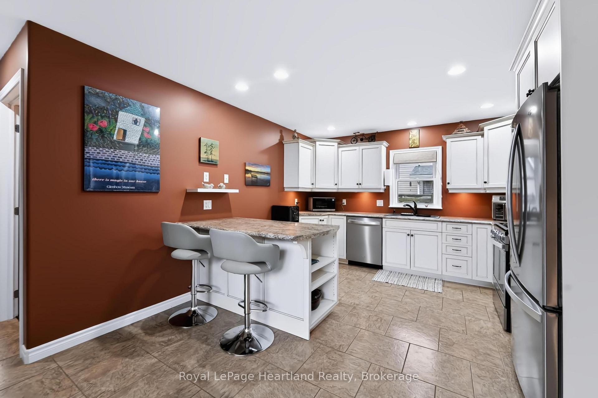 Photo 12 of 54 Trafalgar Street, Goderich, Goderich (Town) — HOMEH