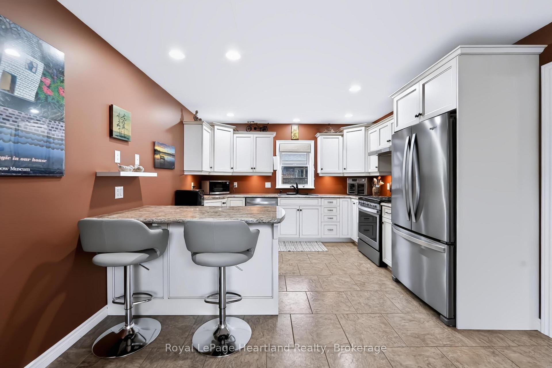 Photo 13 of 54 Trafalgar Street, Goderich, Goderich (Town) — HOMEH