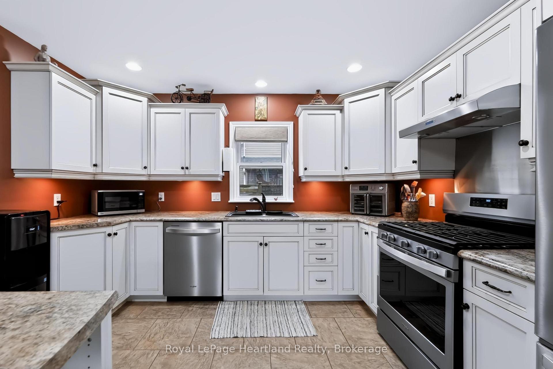 Photo 14 of 54 Trafalgar Street, Goderich, Goderich (Town) — HOMEH