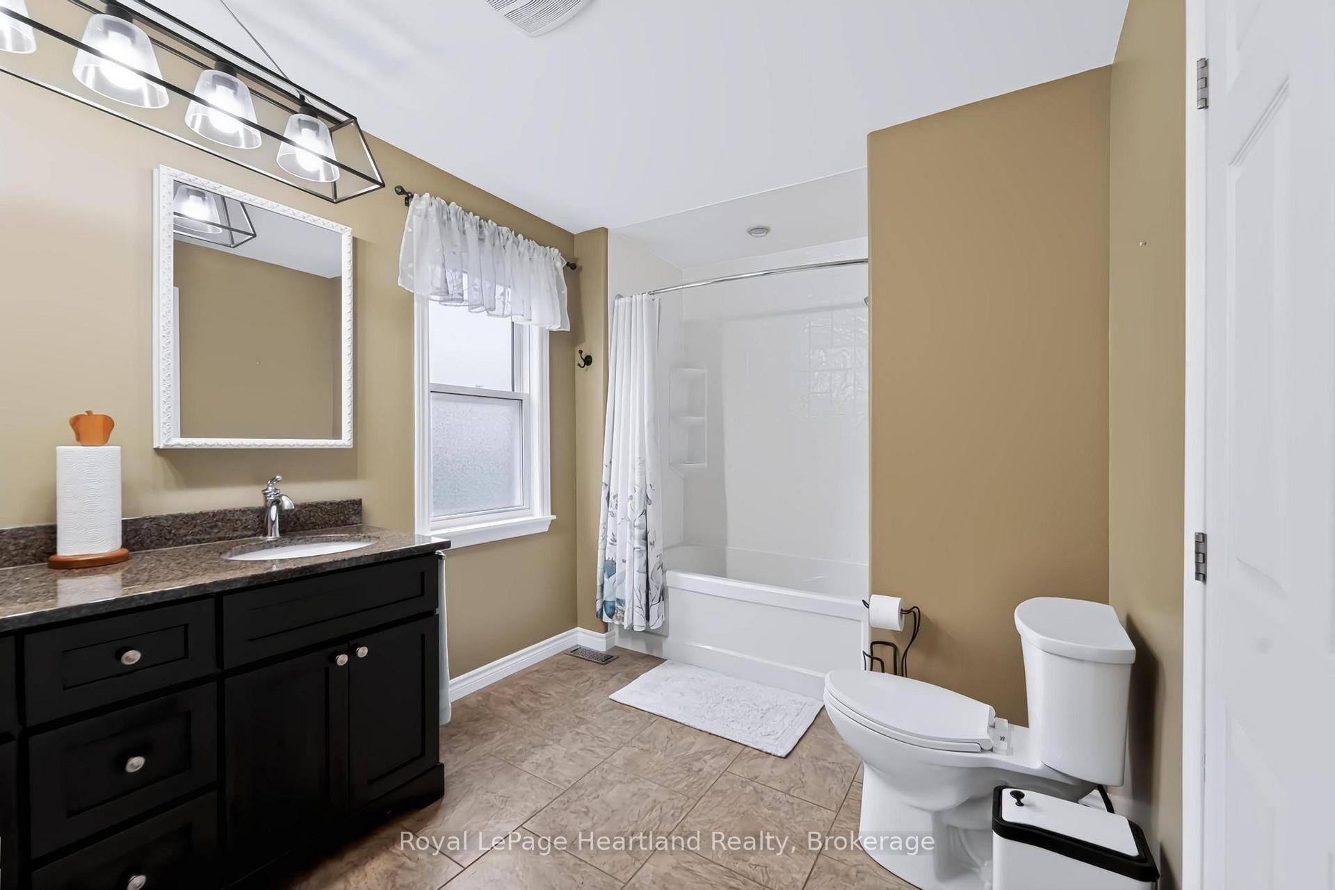 Photo 20 of 54 Trafalgar Street, Goderich, Goderich (Town) — HOMEH