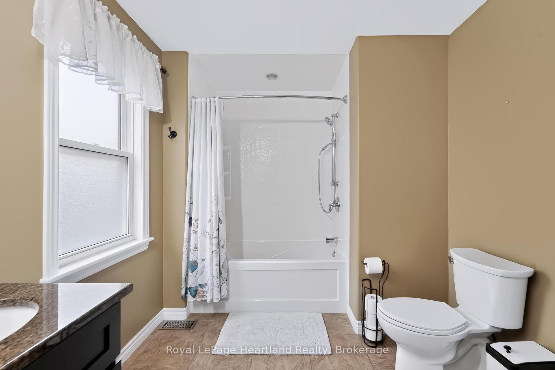 Photo 21 of 54 Trafalgar Street, Goderich, Goderich (Town) — HOMEH