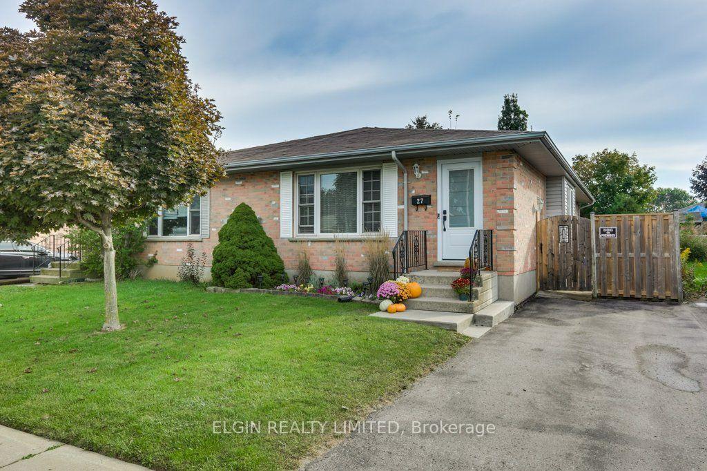 Photo 2 of 27 Carrie Crescent, St. Thomas — HOMEH
