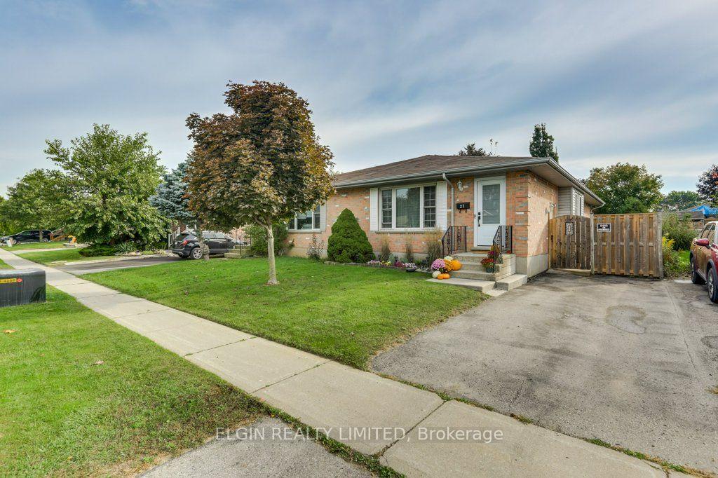 Photo 3 of 27 Carrie Crescent, St. Thomas — HOMEH