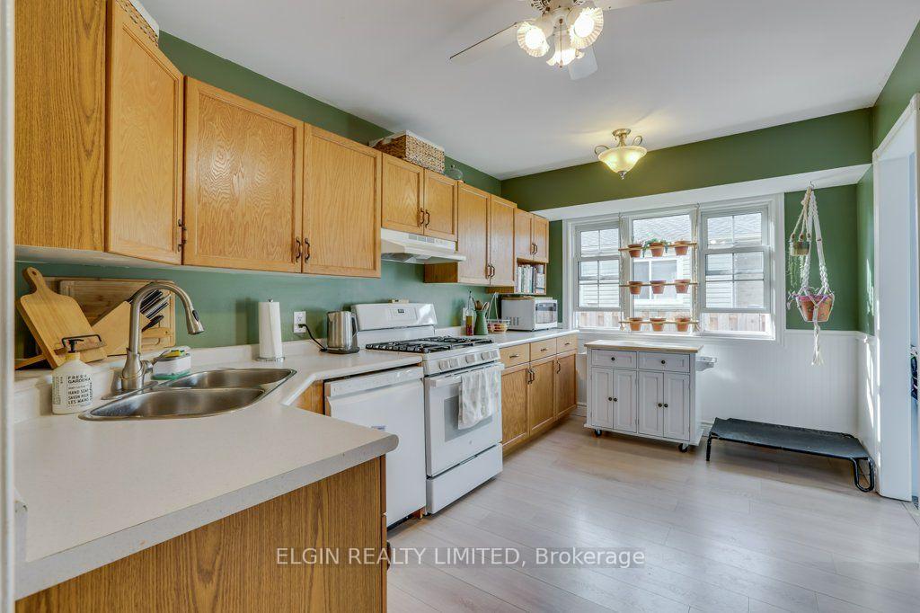 Photo 10 of 27 Carrie Crescent, St. Thomas — HOMEH