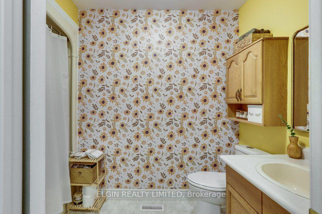Photo 21 of 27 Carrie Crescent, St. Thomas — HOMEH