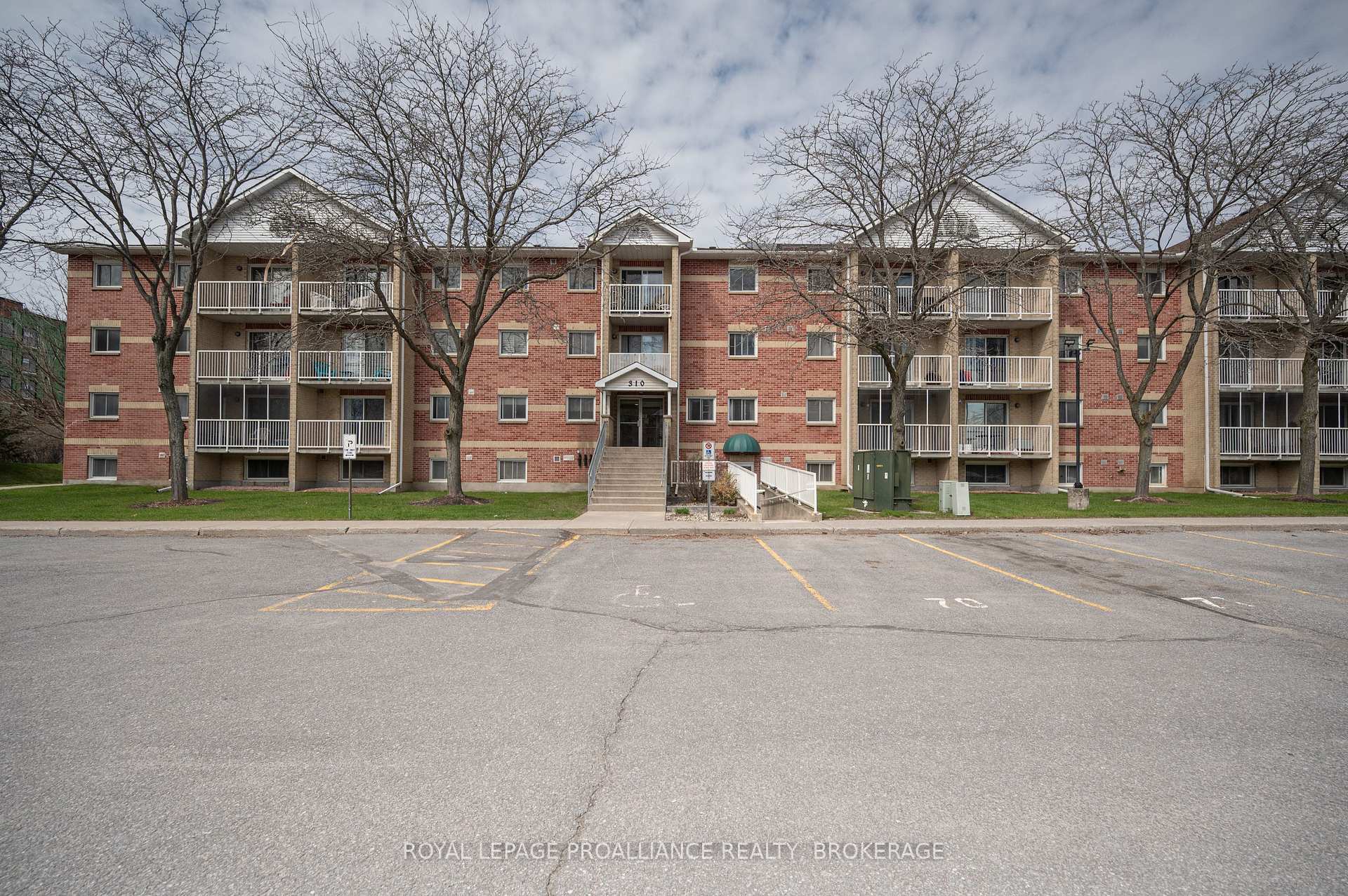 Photo of Unit 313, 310 Kingsdale Avenue
