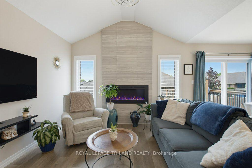 Photo 3 of 226 Peach Tree Boulevard, St. Thomas — HOMEH
