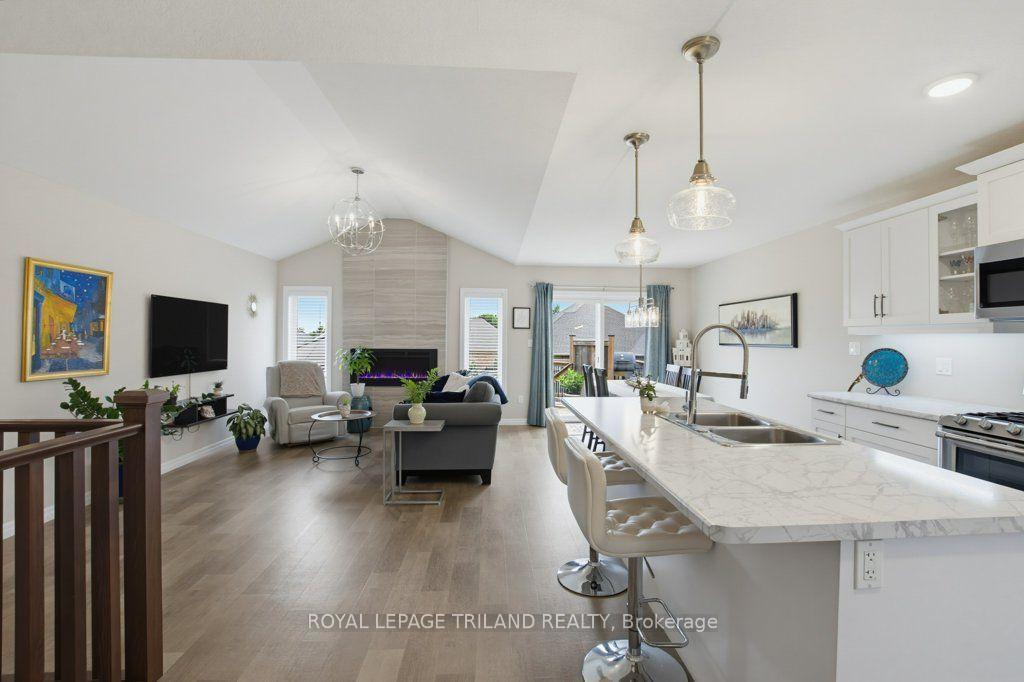 Photo 10 of 226 Peach Tree Boulevard, St. Thomas — HOMEH