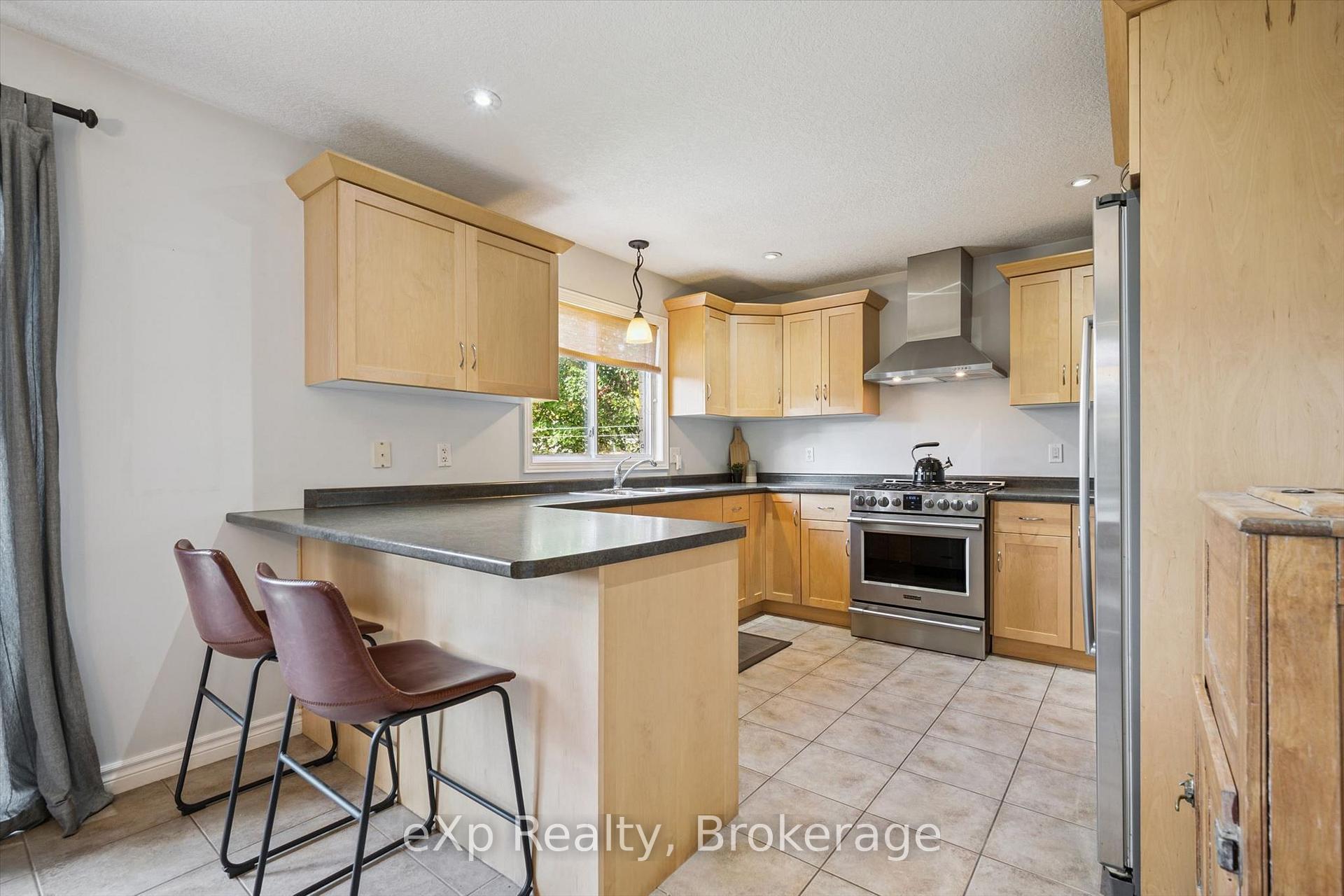 Photo 11 of 128 Keating Drive, Centre Wellington, Elora/Salem — HOMEH