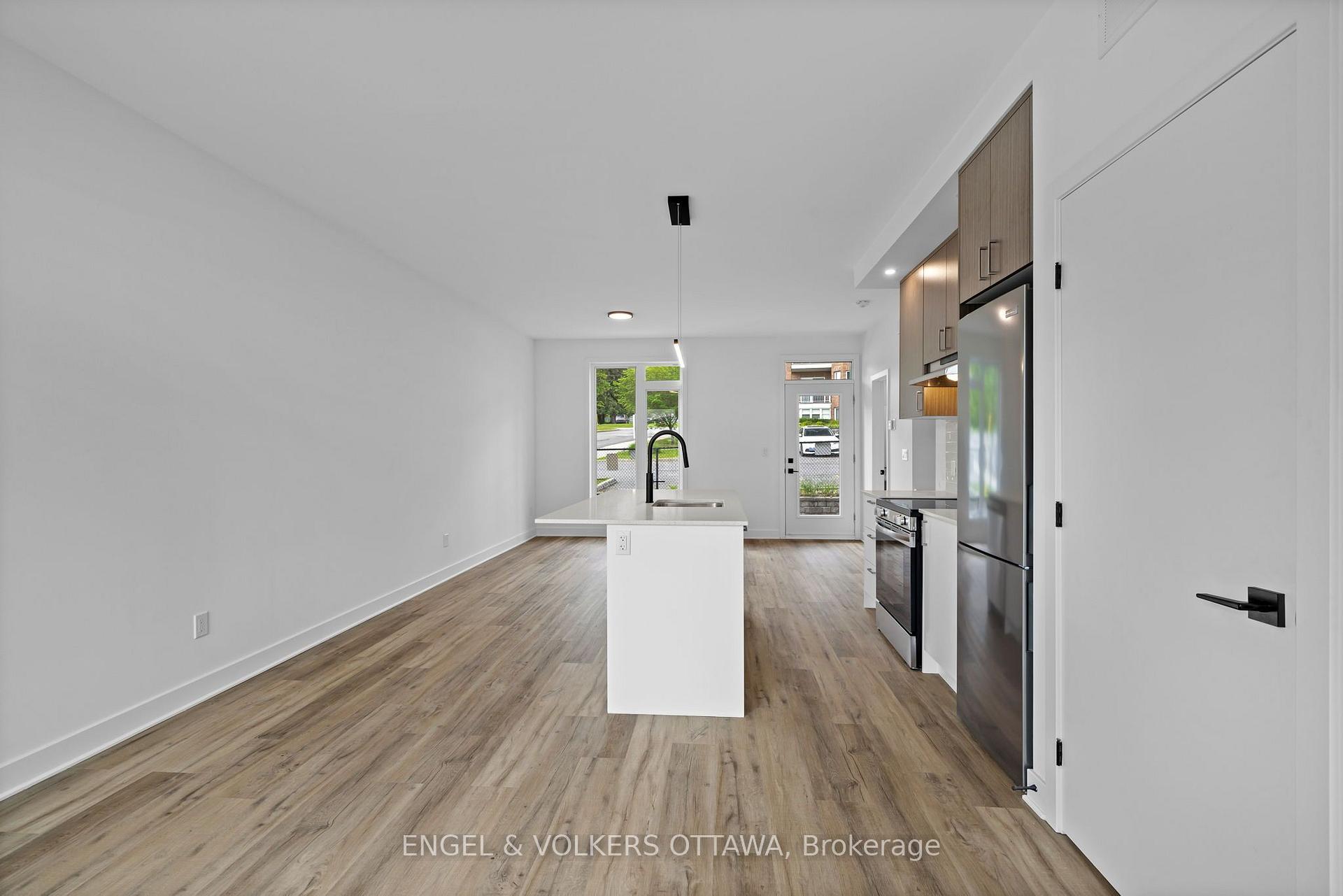 Photo 4 of Unit D, 1258 Marenger Street, Ottawa, Convent Glen South — HOMEH