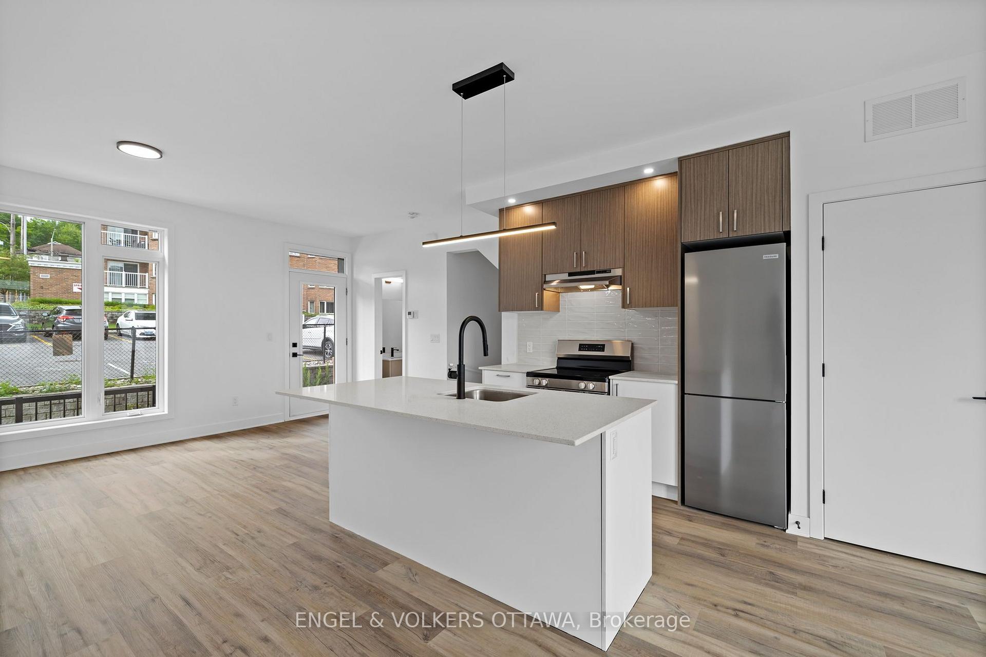 Photo 5 of Unit D, 1258 Marenger Street, Ottawa, Convent Glen South — HOMEH