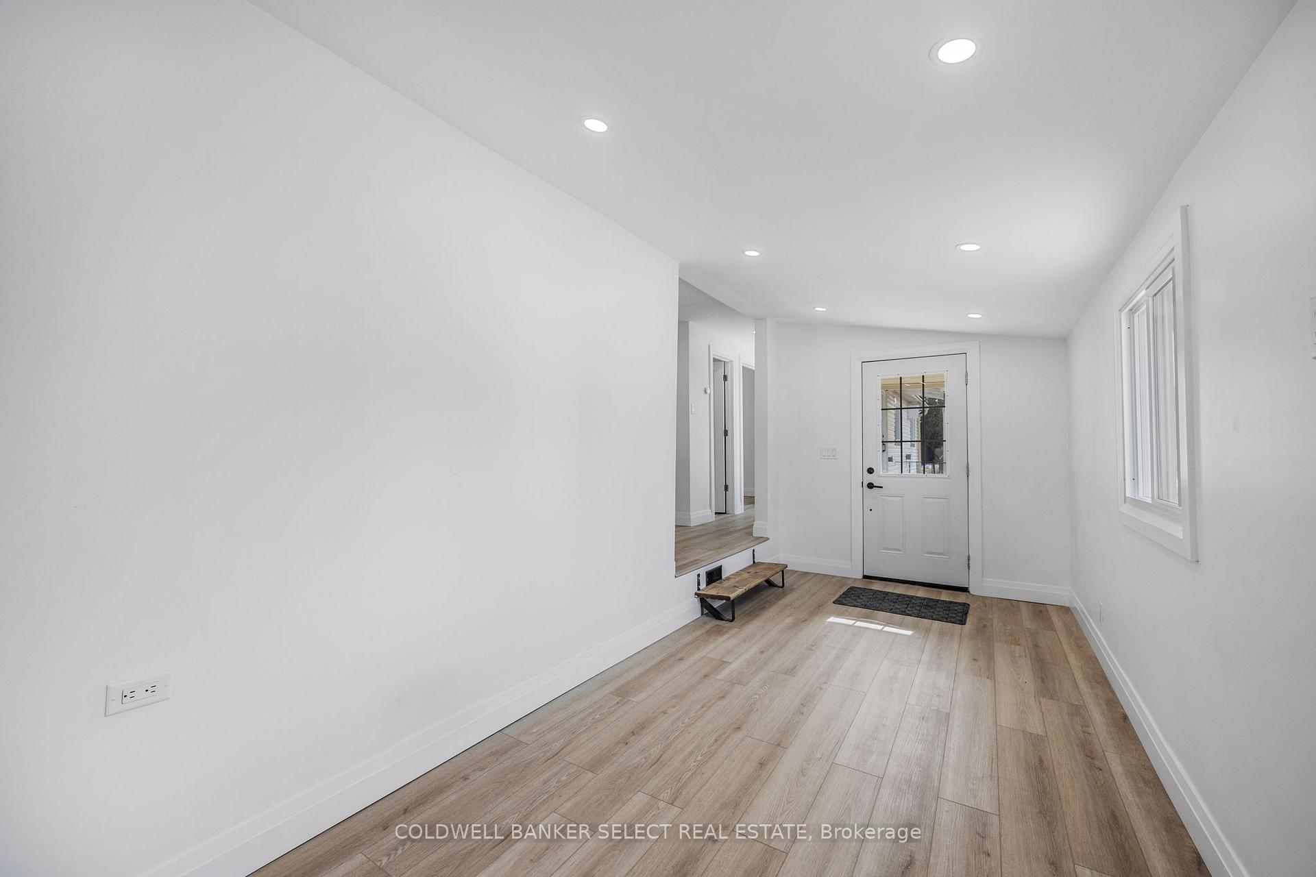 Photo 2 of Unit Unit 2, 338 Old Mosley Street, Wasaga Beach — HOMEH