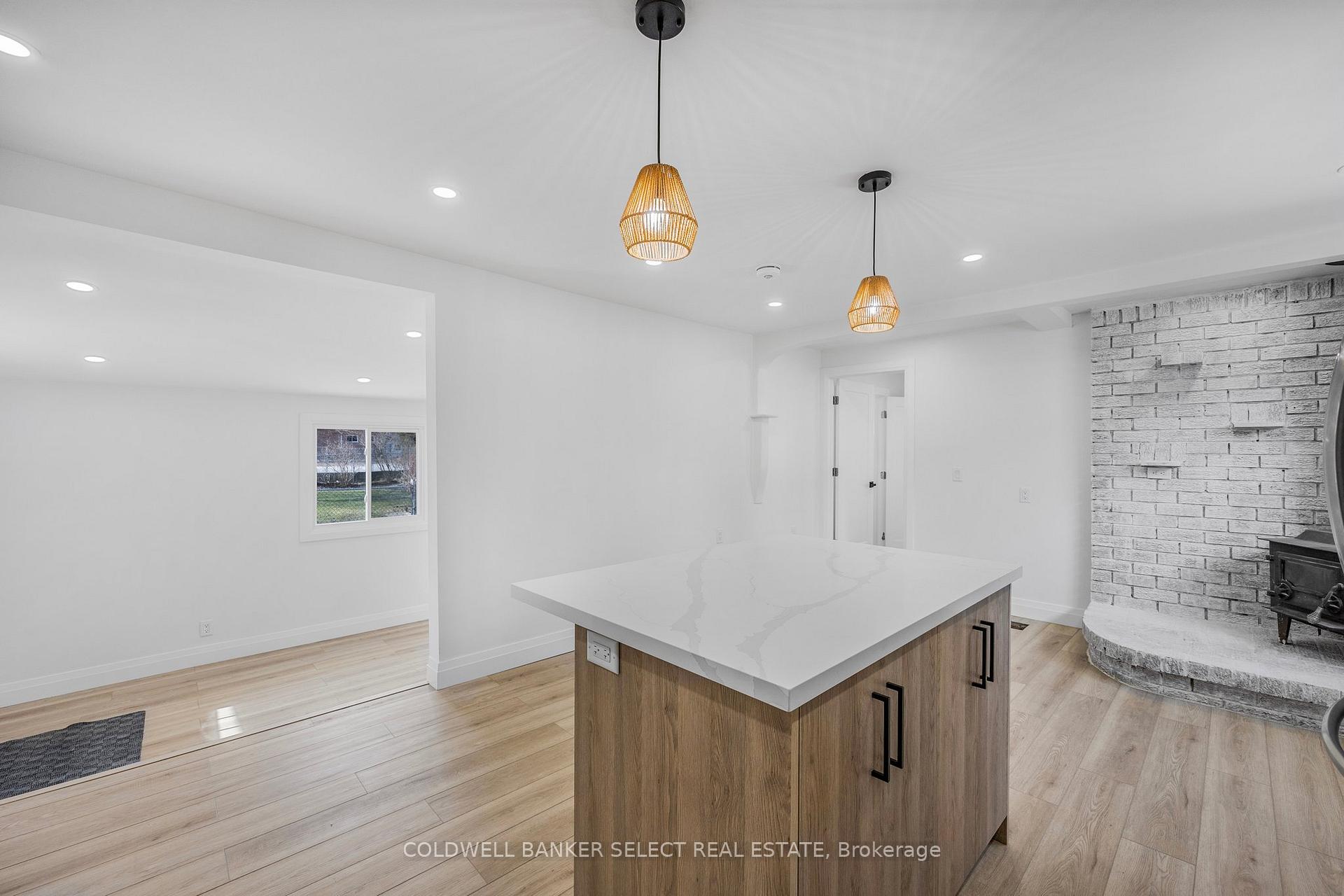 Photo 6 of Unit Unit 2, 338 Old Mosley Street, Wasaga Beach — HOMEH