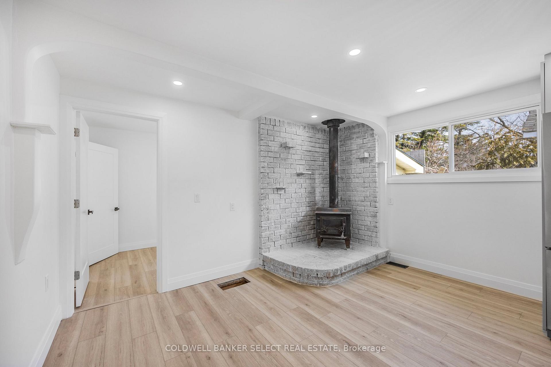 Photo 7 of Unit Unit 2, 338 Old Mosley Street, Wasaga Beach — HOMEH