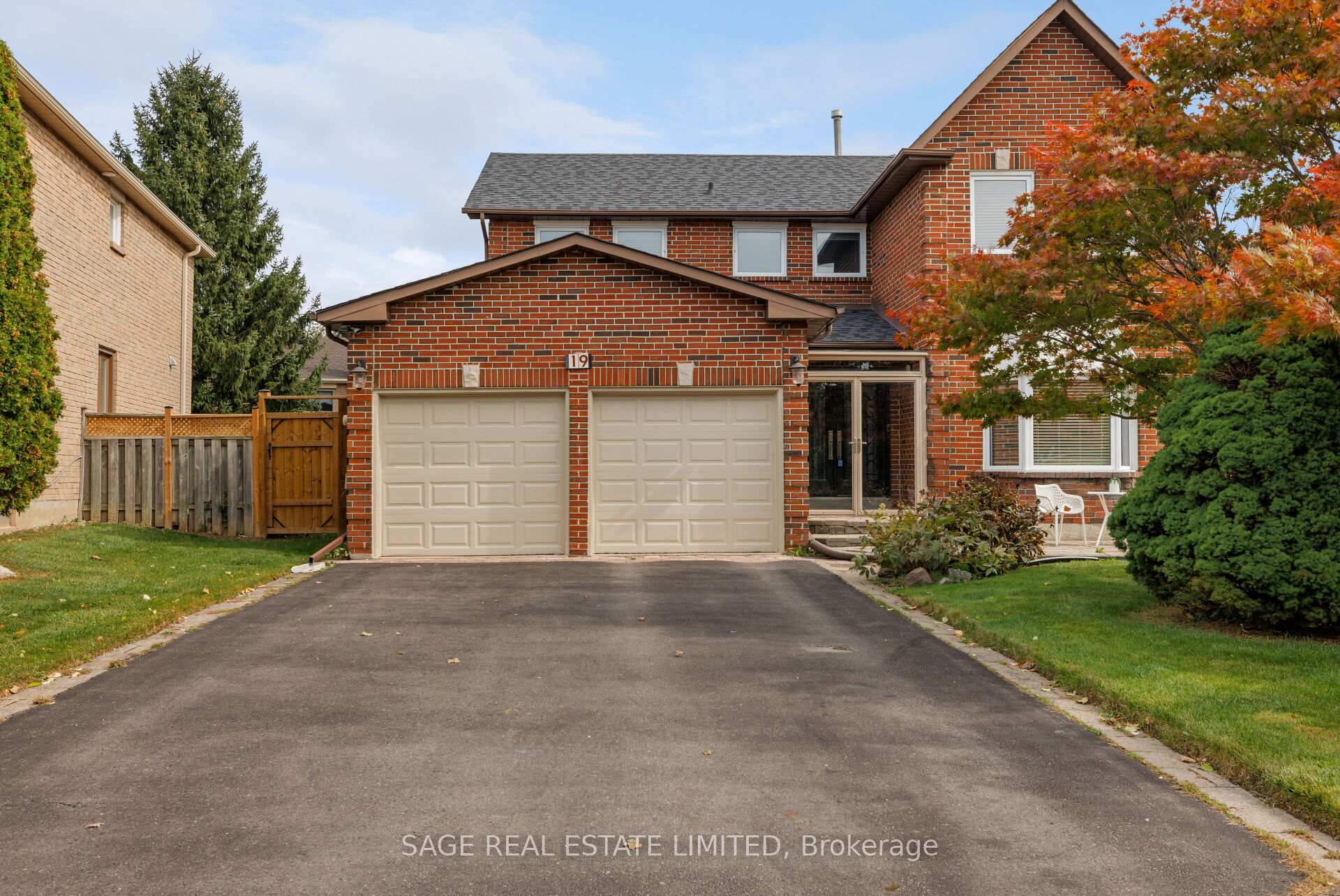 Photo 2 of 19 Cummings Court, Markham, Thornlea — HOMEH