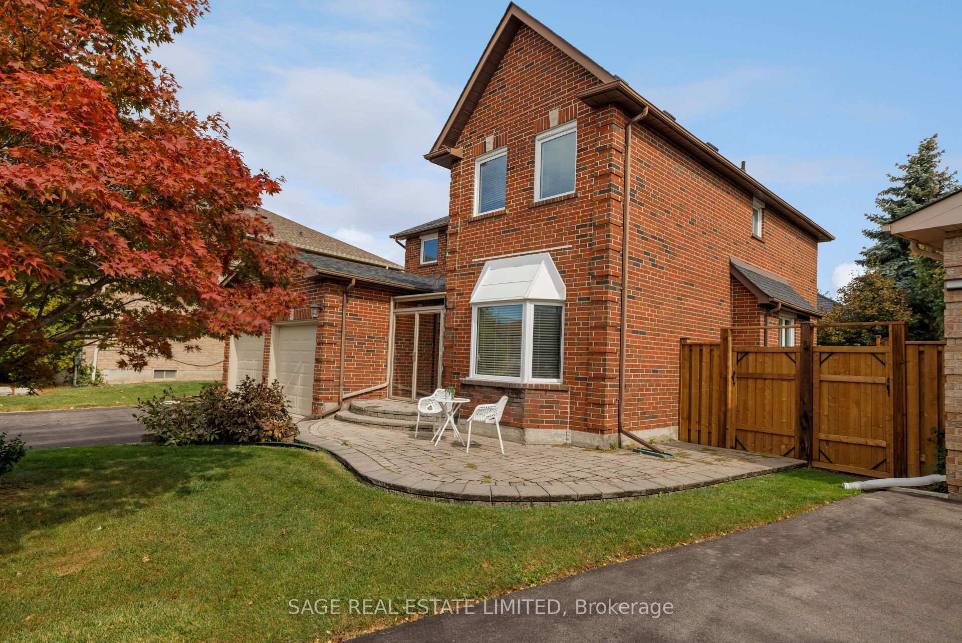 Photo 3 of 19 Cummings Court, Markham, Thornlea — HOMEH