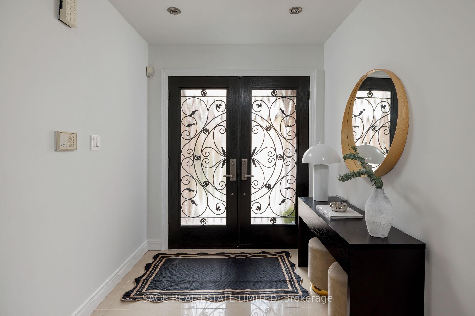Photo 4 of 19 Cummings Court, Markham, Thornlea — HOMEH