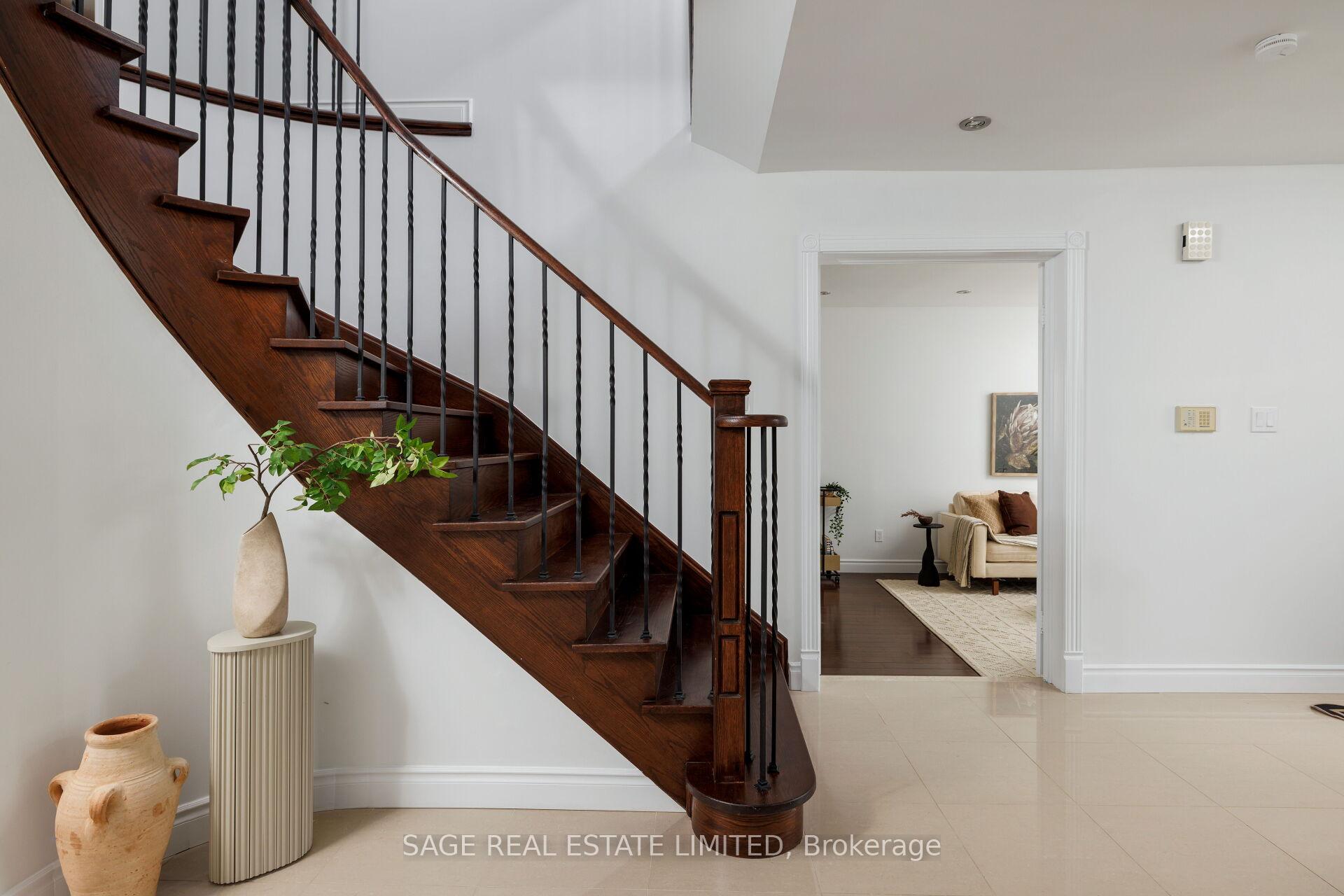 Photo 6 of 19 Cummings Court, Markham, Thornlea — HOMEH