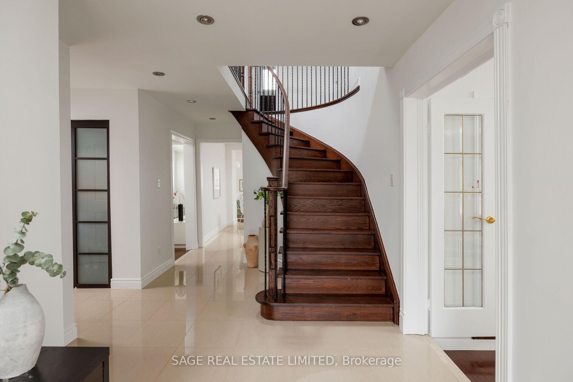 Photo 7 of 19 Cummings Court, Markham, Thornlea — HOMEH