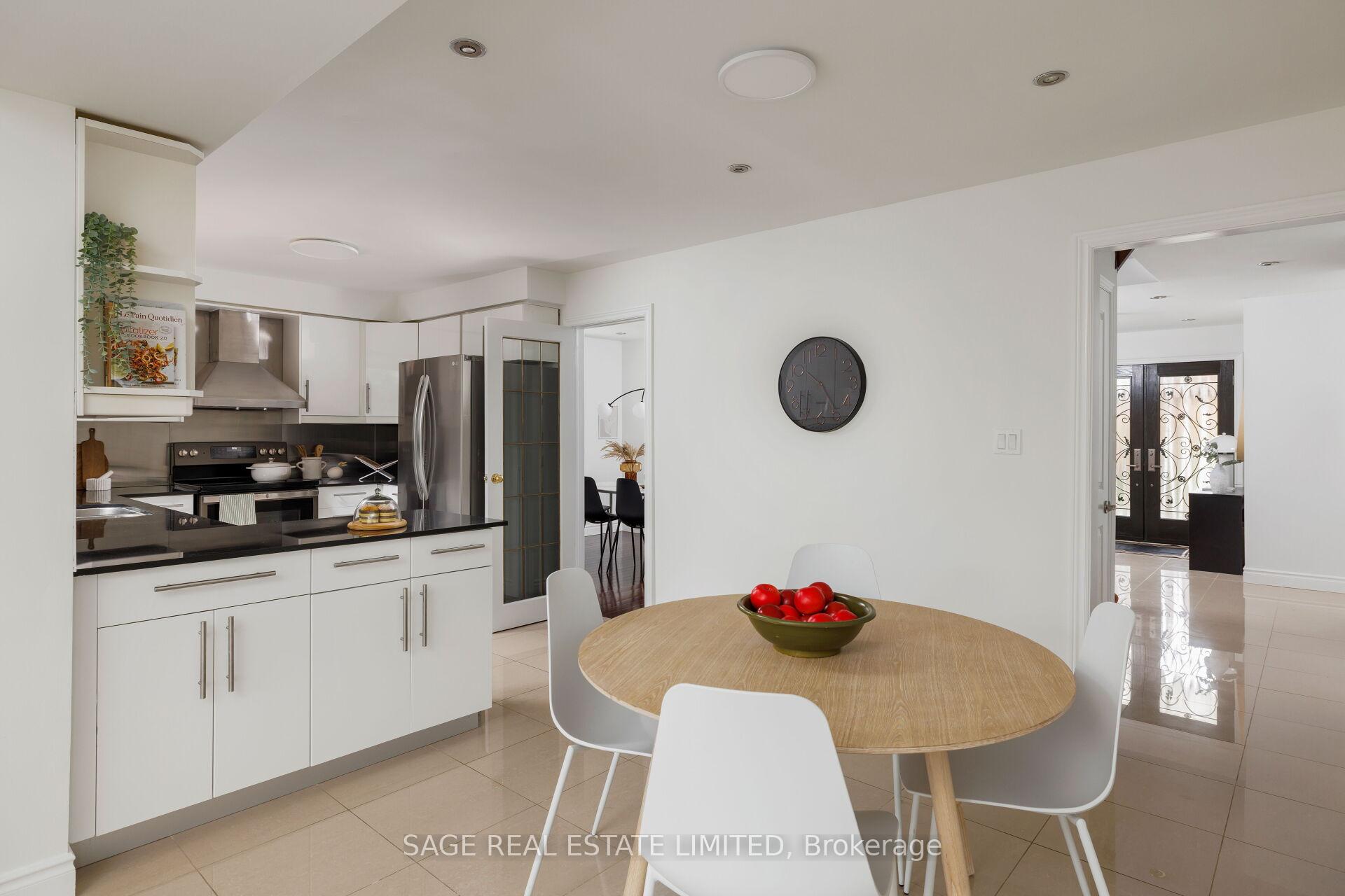 Photo 14 of 19 Cummings Court, Markham, Thornlea — HOMEH