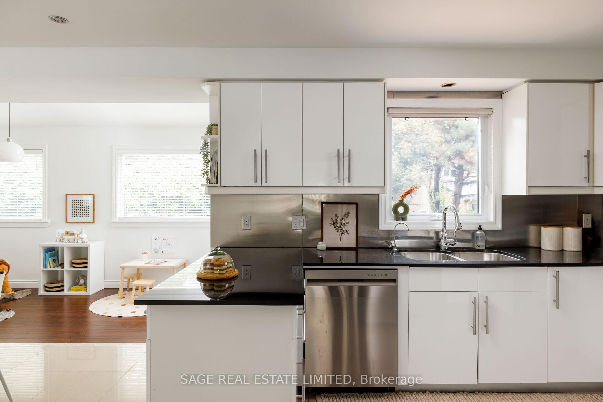 Photo 16 of 19 Cummings Court, Markham, Thornlea — HOMEH