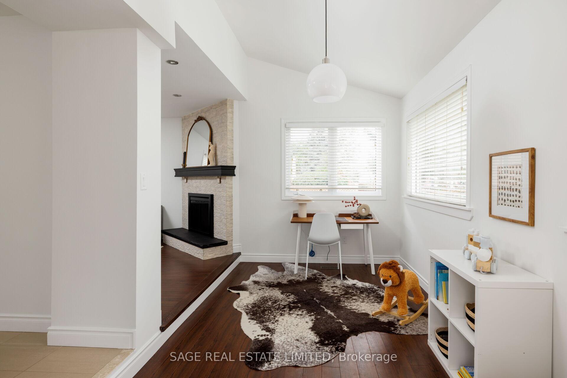 Photo 20 of 19 Cummings Court, Markham, Thornlea — HOMEH