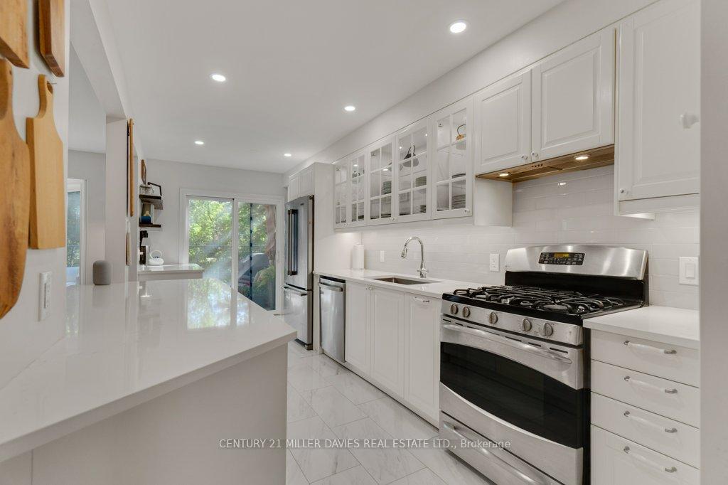 Photo 11 of Unit 20, 2230 Walkers Line, Burlington, Headon — HOMEH