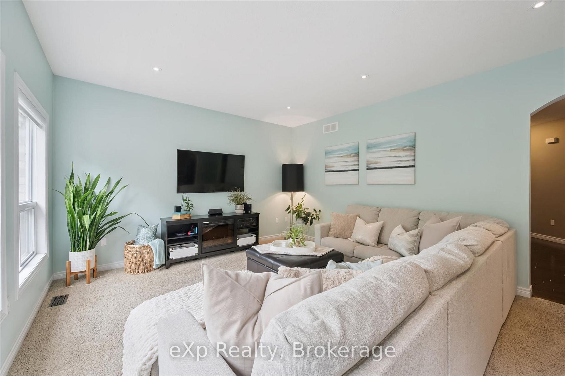 Photo 11 of 41 Westra Drive, Guelph, Willow West/Sugarbush/West Acres — HOMEH