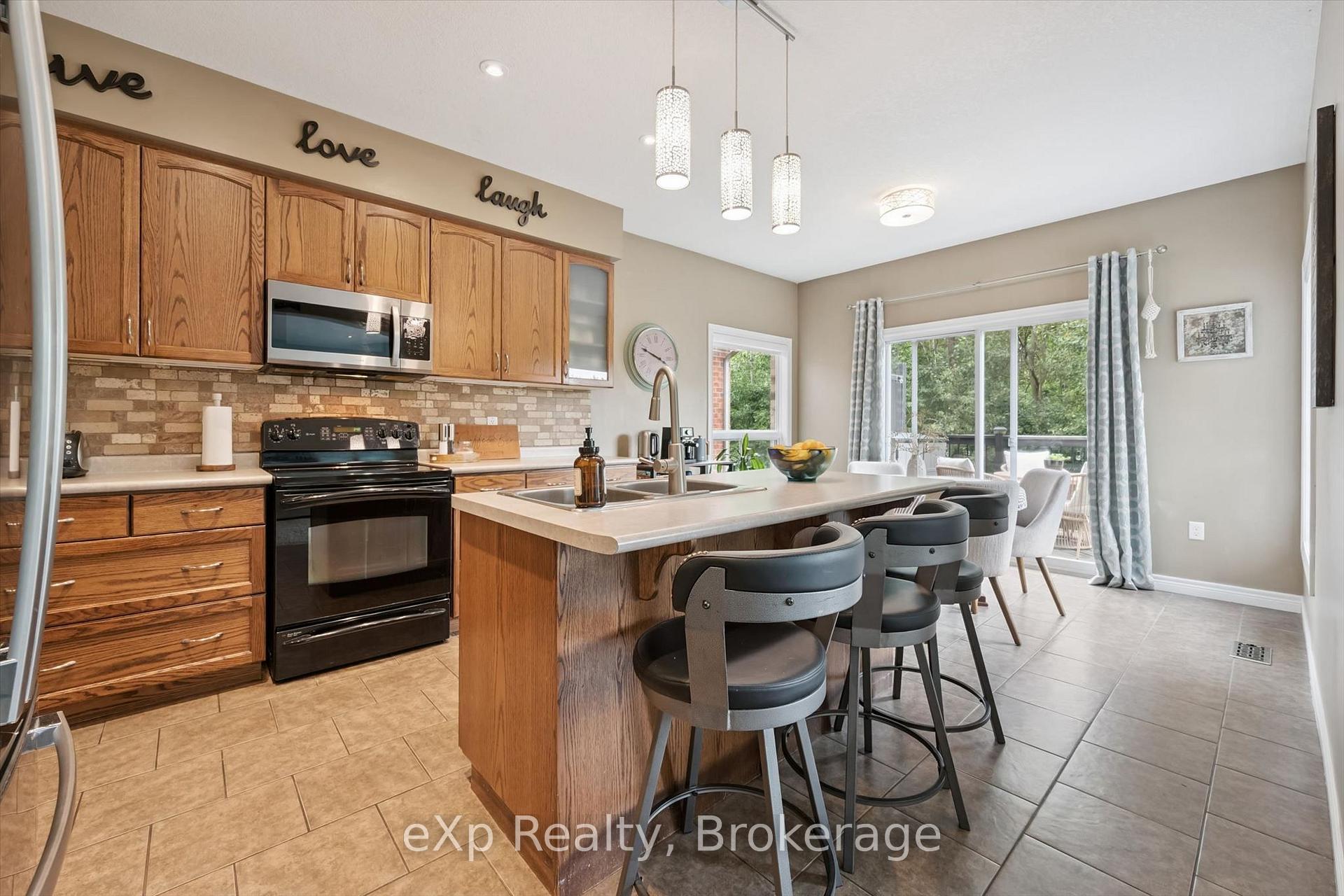 Photo 14 of 41 Westra Drive, Guelph, Willow West/Sugarbush/West Acres — HOMEH