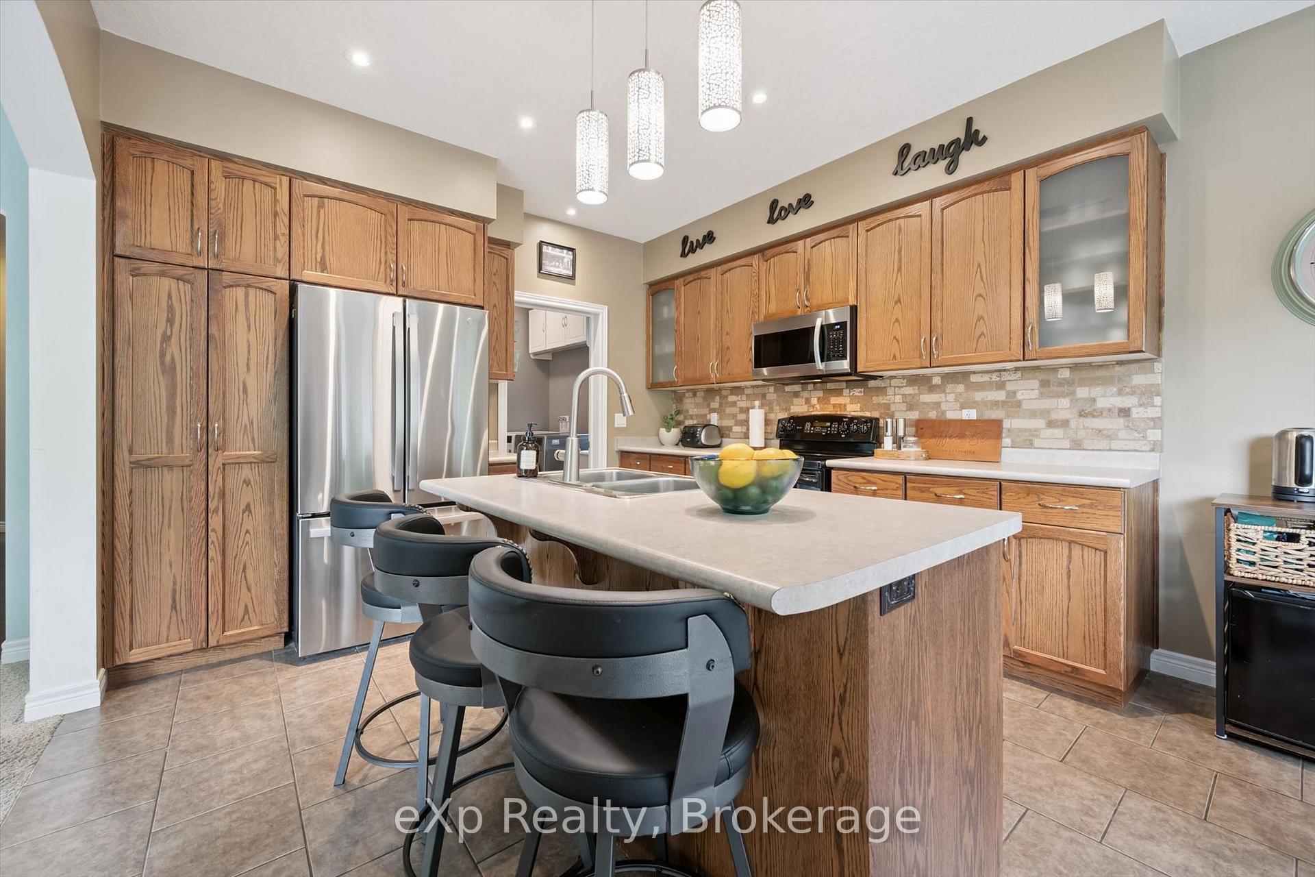 Photo 15 of 41 Westra Drive, Guelph, Willow West/Sugarbush/West Acres — HOMEH