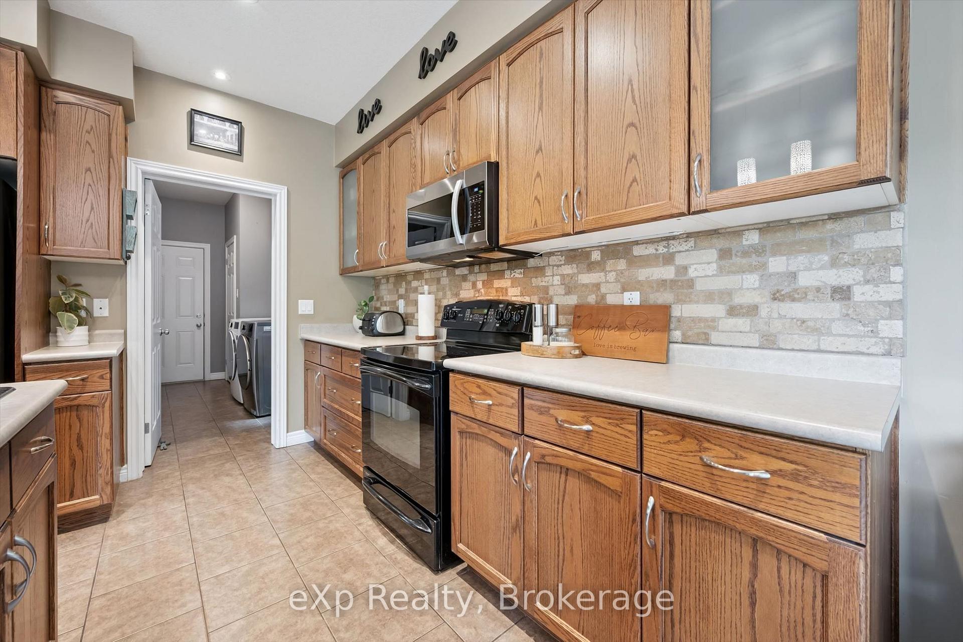 Photo 16 of 41 Westra Drive, Guelph, Willow West/Sugarbush/West Acres — HOMEH