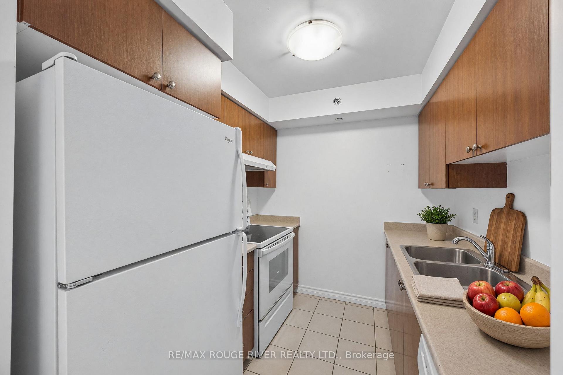 Photo 11 of Unit 330, 35 Saranac Boulevard, Toronto, Englemount-Lawrence — HOMEH