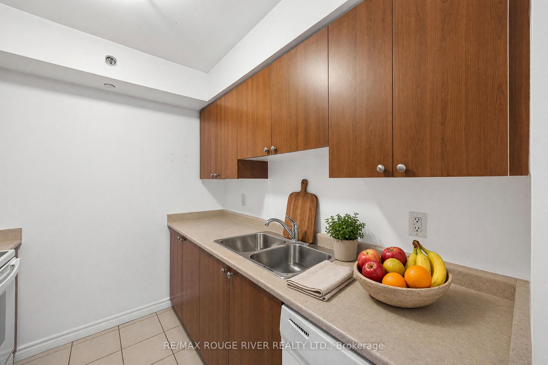 Photo 12 of Unit 330, 35 Saranac Boulevard, Toronto, Englemount-Lawrence — HOMEH