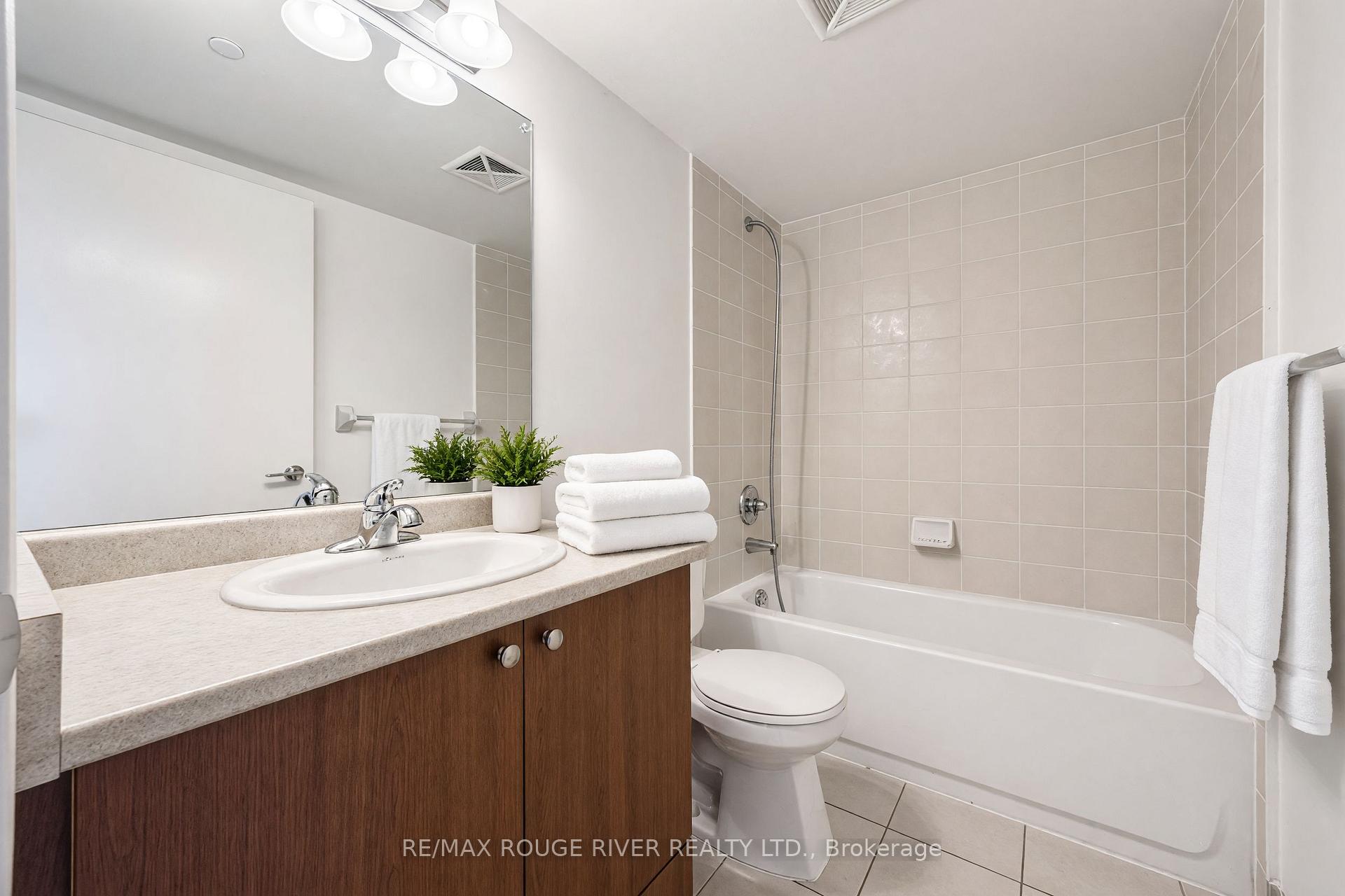 Photo 17 of Unit 330, 35 Saranac Boulevard, Toronto, Englemount-Lawrence — HOMEH