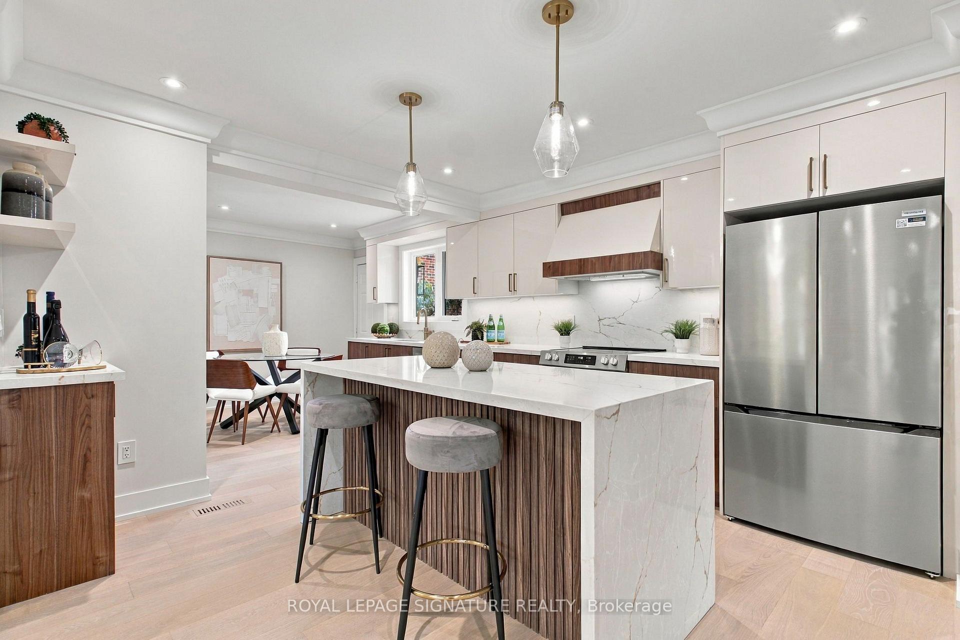 Photo 2 of 11 Brook Tree Crescent, Etobicoke, Willowridge-Martingrove-Richview — HOMEH