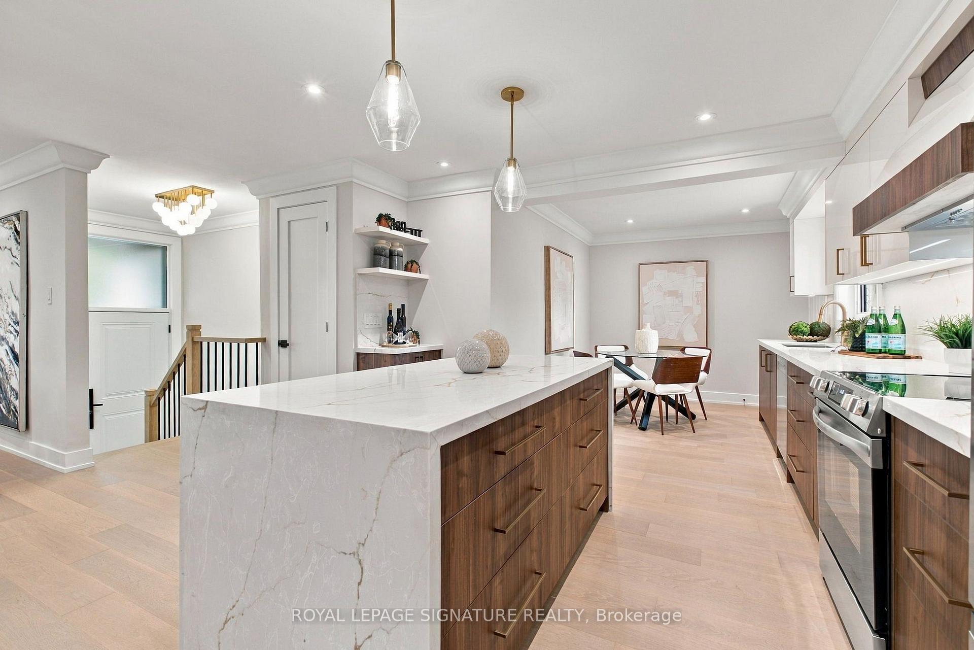 Photo 4 of 11 Brook Tree Crescent, Etobicoke, Willowridge-Martingrove-Richview — HOMEH