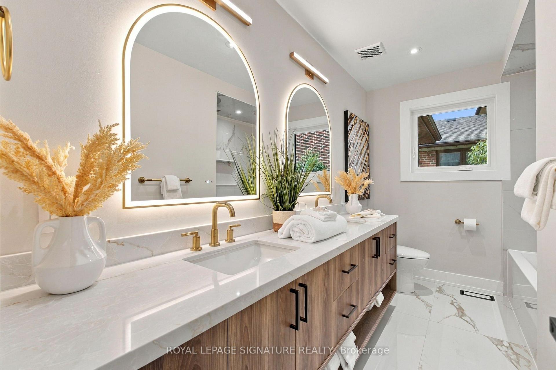 Photo 13 of 11 Brook Tree Crescent, Etobicoke, Willowridge-Martingrove-Richview — HOMEH